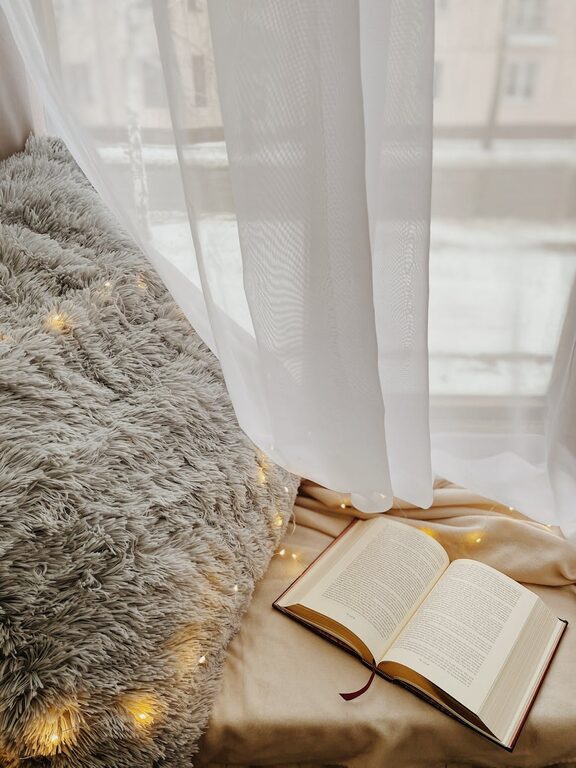 How to Create a Cosy and Inviting Reading Nook at Home