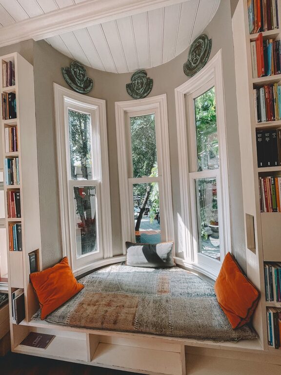 Simple Ways to Create a Cosy Reading Nook at Home